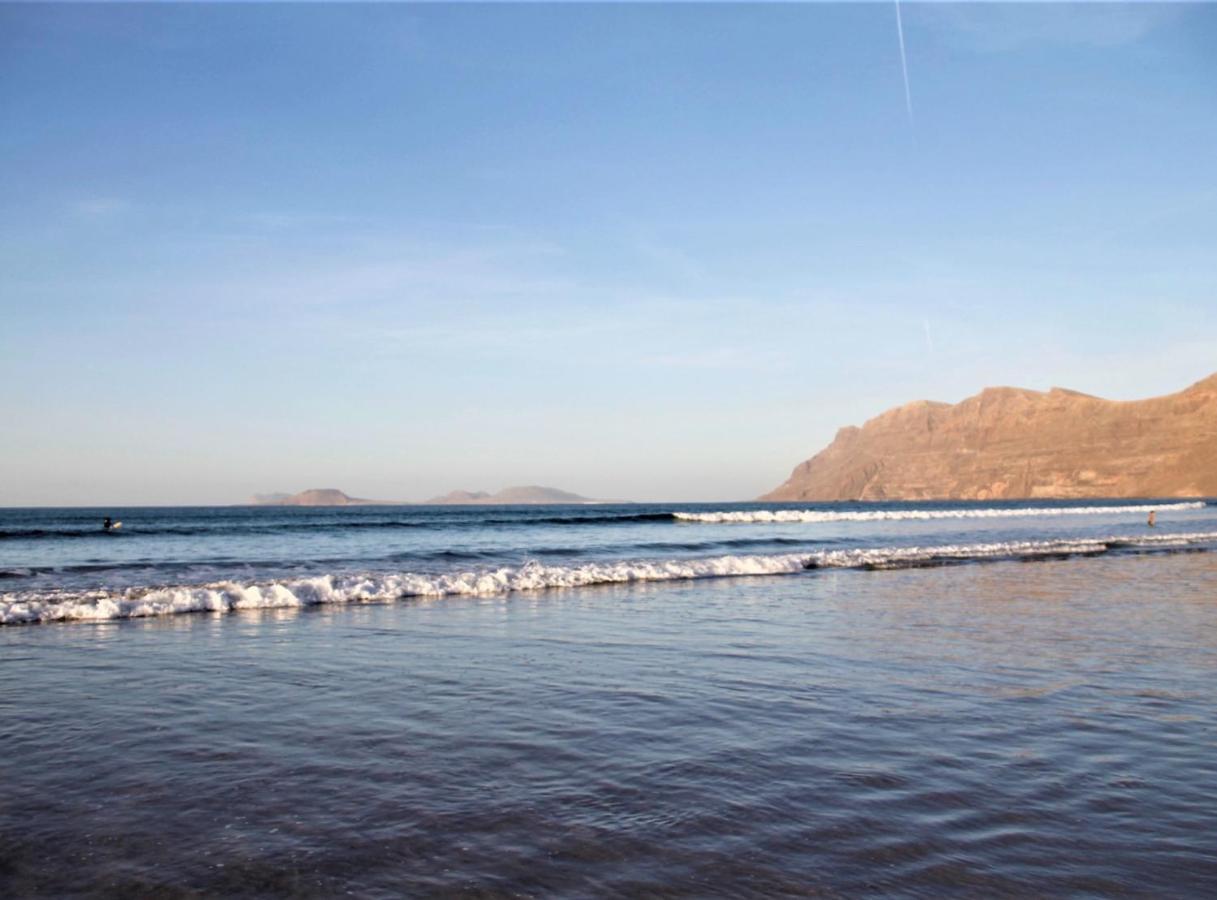 Canaryislandshost L Famara Surfer المظهر الخارجي الصورة